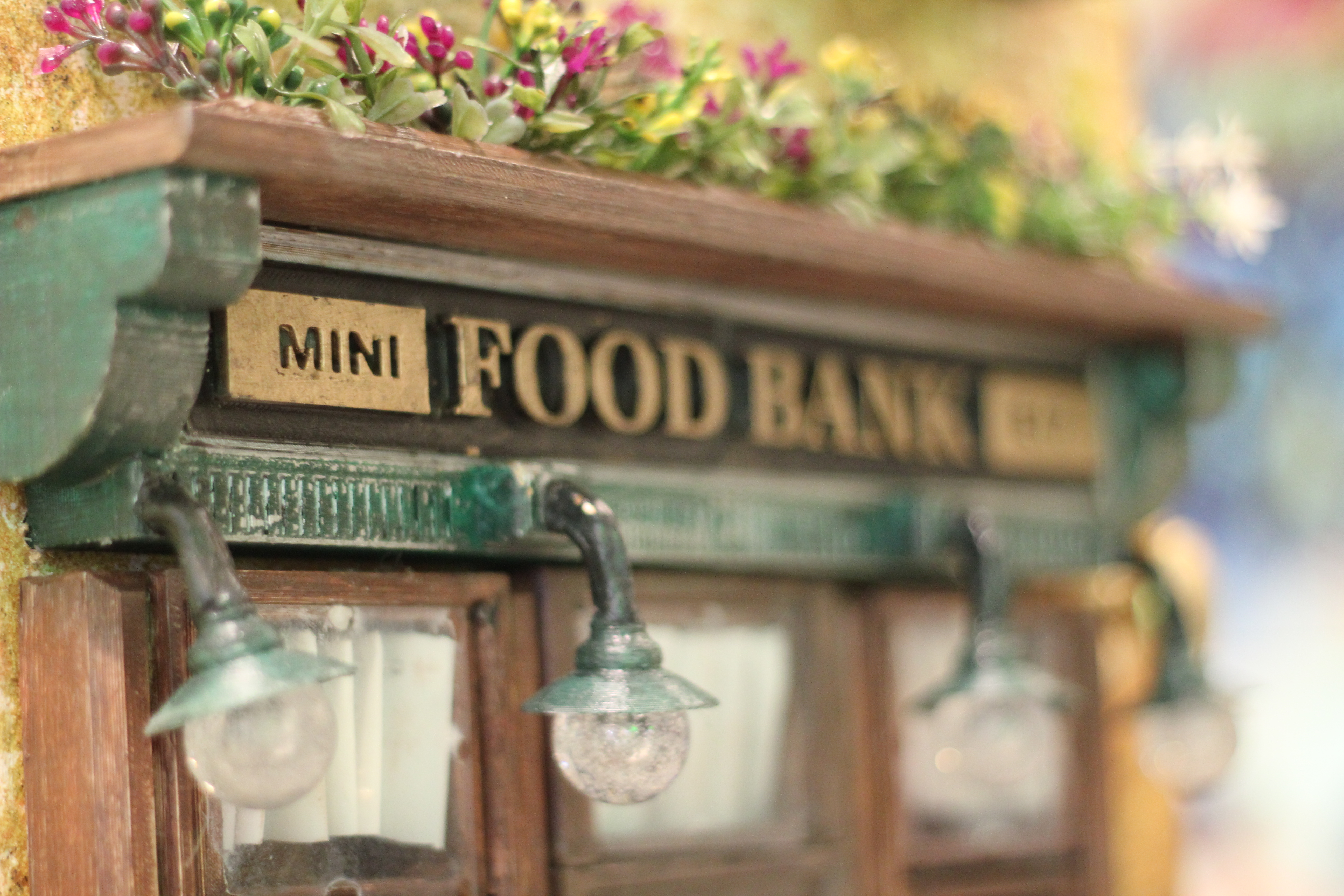 PL84U UNVEILS MINIATURE FOOD BANK AT THE MALL